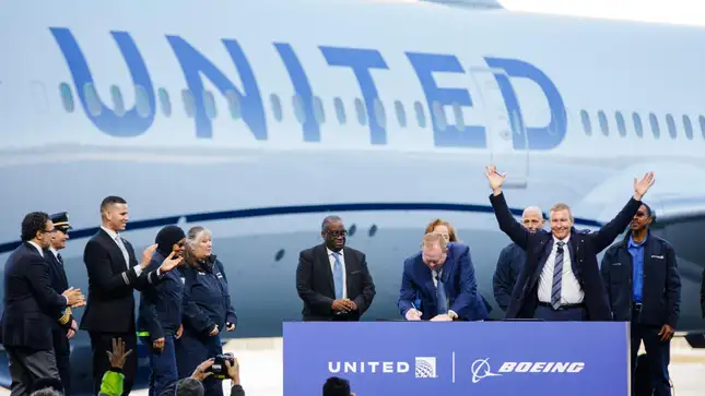 United Airlines CEO Scott Kirby and Boeing CEO Kelly 